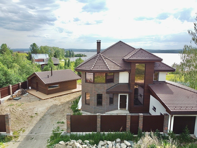 Сложная кровля из натуральной черепицы ГК Урал-Строй